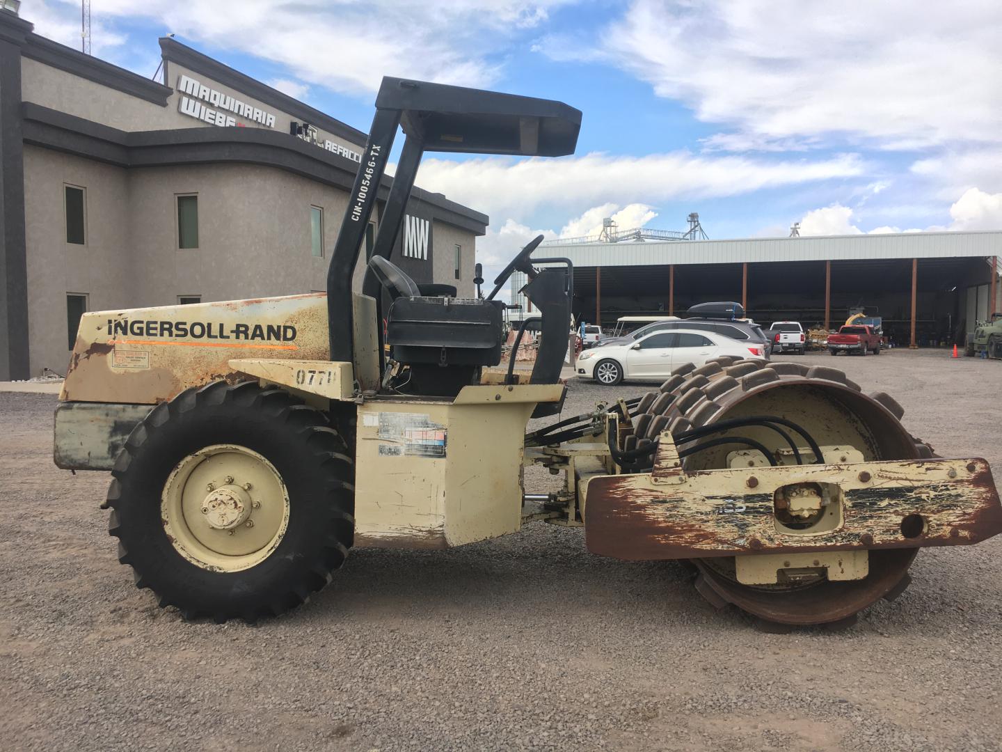 ./imagenes/INVOICE/2019/15520/COMPACTADOR PATA DE CABRA INGERSOLL RAND SD-70F PRO-PAC (6).JPG